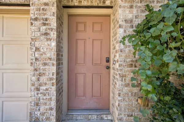 164 REGENT CV