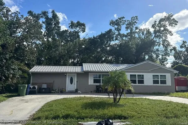 1502 W BRANDON DR