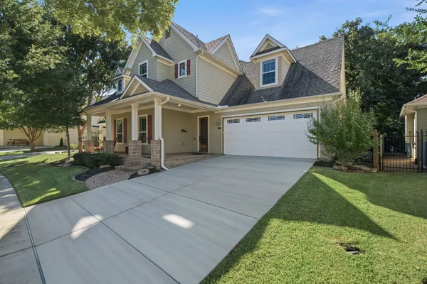 424 VILLAGE WAY