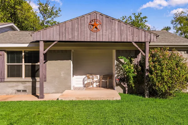 1812 SPRING LAKE DR