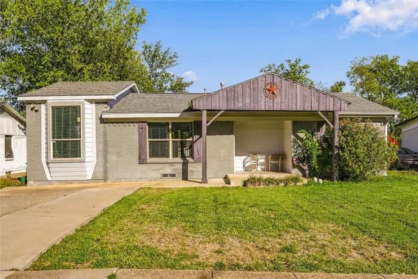1812 SPRING LAKE DR