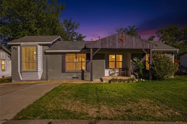 1812 SPRING LAKE DR