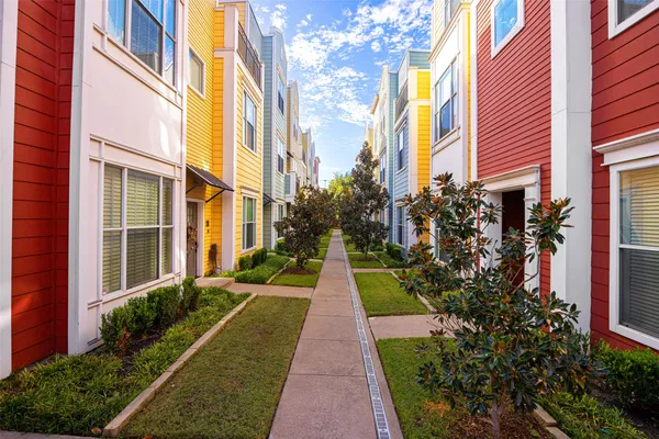 4121 MCKINNEY AVE 38