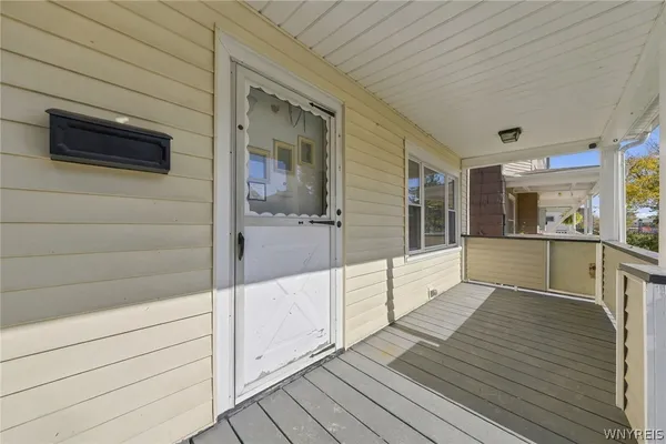 43 W HAZELTINE AVE
