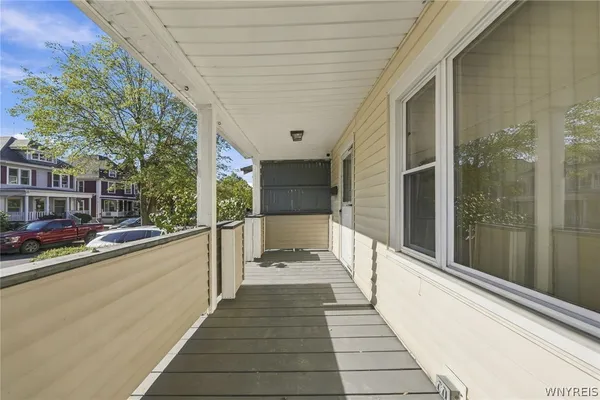 43 W HAZELTINE AVE