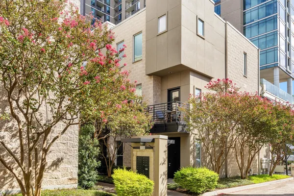 4312 MCKINNEY AVE 12