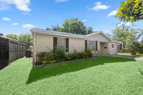 4326 AKARD ST