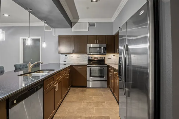3102 KINGS RD 3104