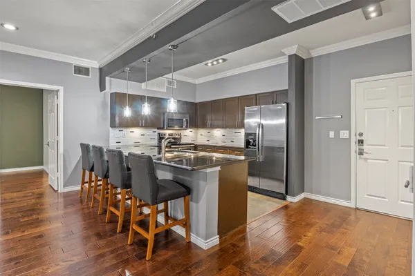 3102 KINGS RD 3104