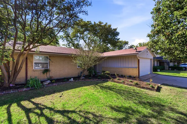 333 BLUEBERRY LN
