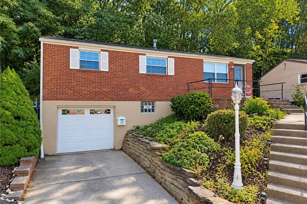 111 GREENVIEW DR