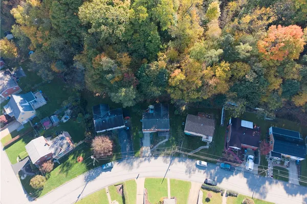 111 GREENVIEW DR