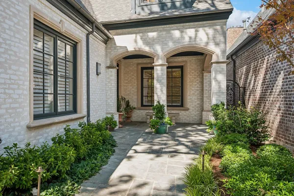 37 KENNINGTON CT