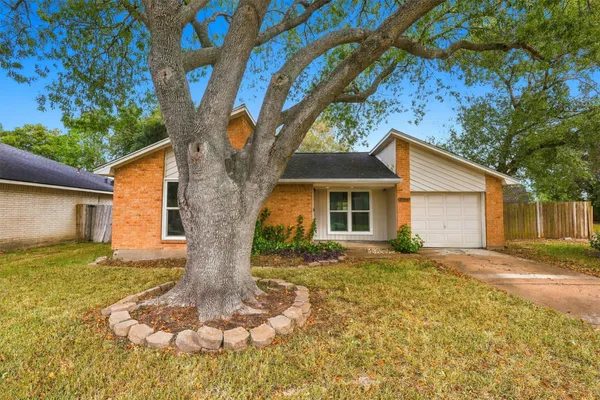 3011 HELMSLEY DR