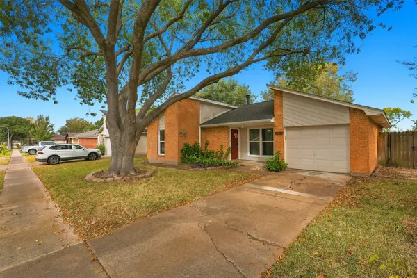 3011 HELMSLEY DR