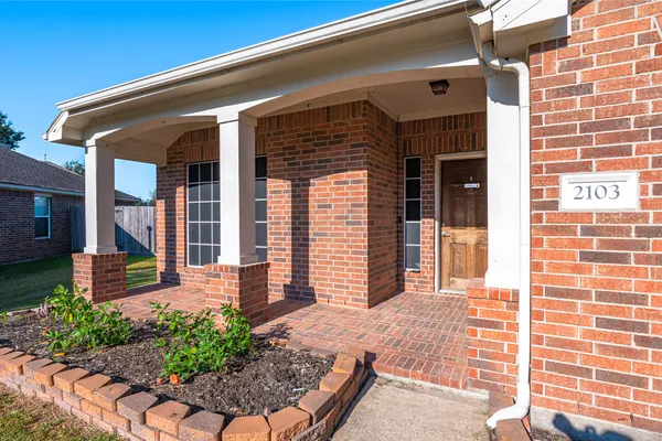 2103 KINGFISHER CT