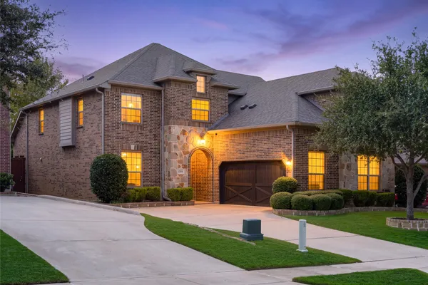 1704 HICKORY CHASE CIR