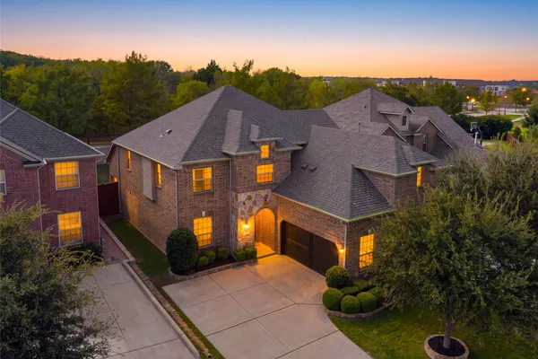 1704 HICKORY CHASE CIR