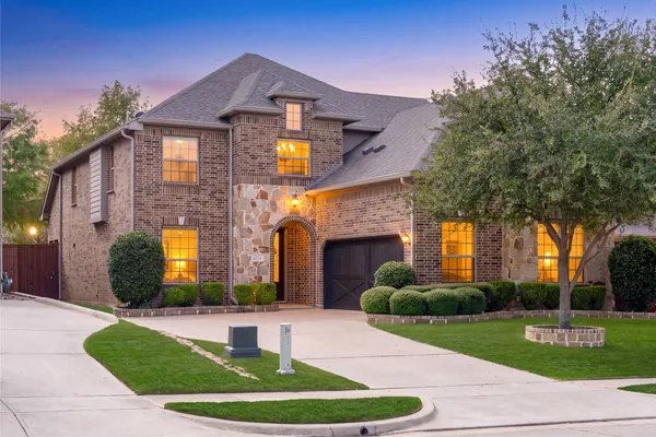 1704 HICKORY CHASE CIR