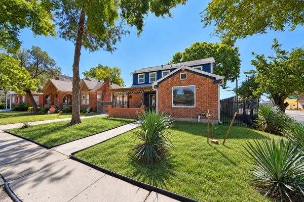 2402 BARBEE ST