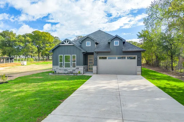 1904 GLENDALE DR