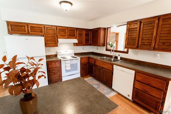 132 PERFIELD RD