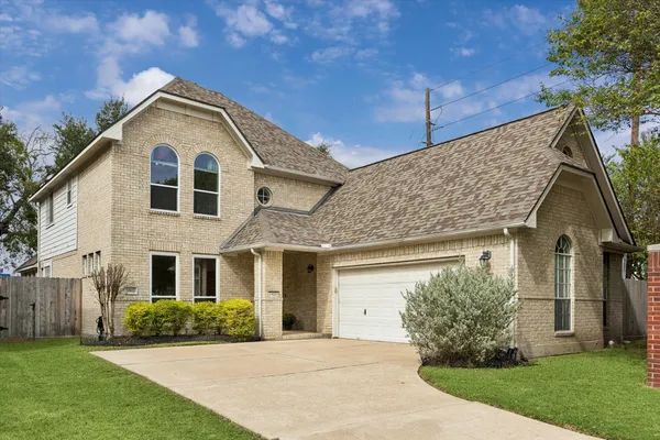 1502 LAKESIDE ENCLAVE DR