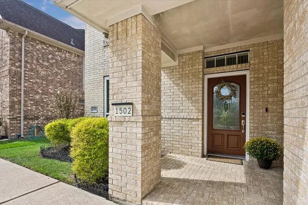 1502 LAKESIDE ENCLAVE DR