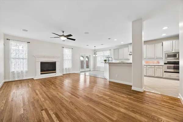 1502 LAKESIDE ENCLAVE DR