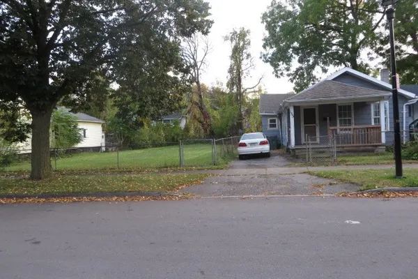 153 COLUMBIA AVE