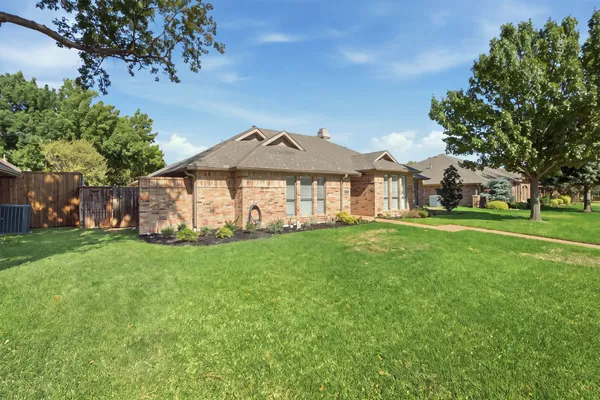 208 STEAMBOAT DR