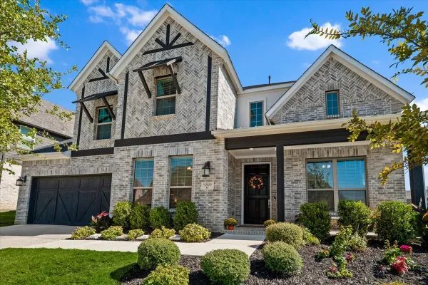 9300 PECAN WOODS TRL