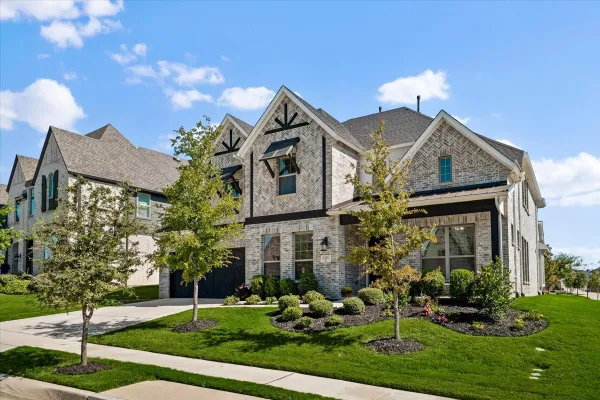 9300 PECAN WOODS TRL