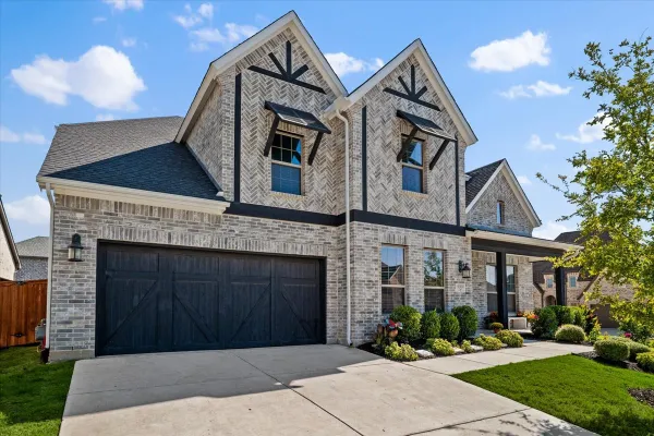 9300 PECAN WOODS TRL
