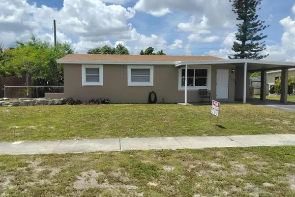 330 NW 38TH ST