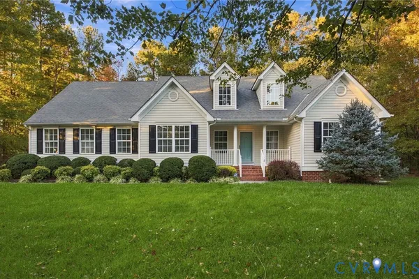 300 HILLSWAY DR