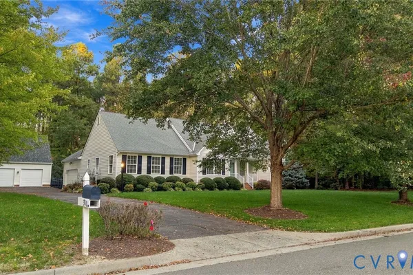 300 HILLSWAY DR