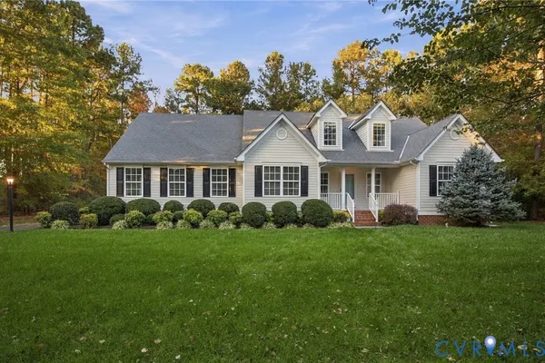 300 HILLSWAY DR