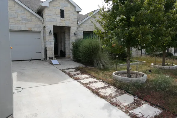 512 PANZANO DR