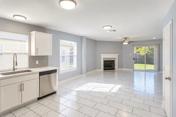 7323 PARKLAND MANOR DR