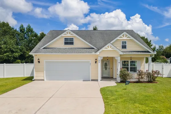 221 MAPLE OAK DR