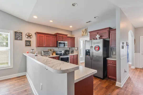 221 MAPLE OAK DR