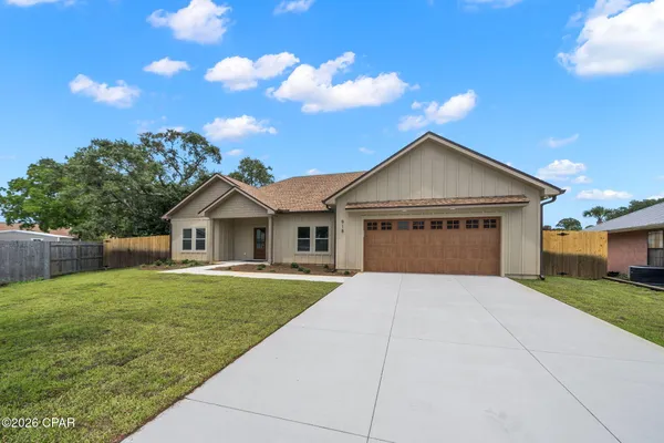 918 LAUREL OAK LN