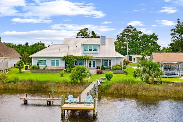 1023 N BAY DR