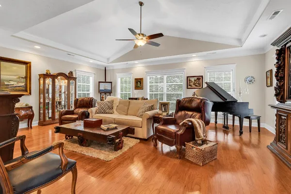 1404 POWHATON DR