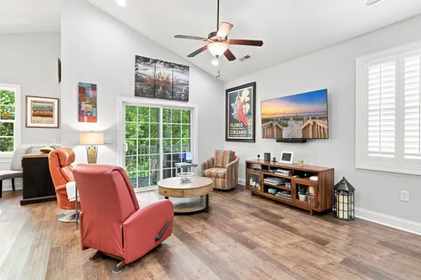 1422 COTTAGE COVE CIR