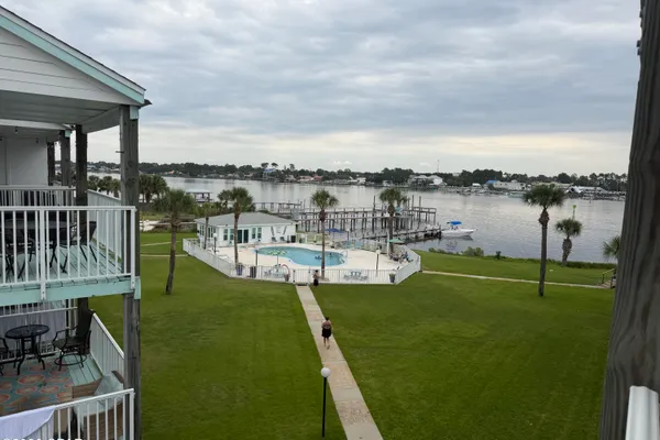 3600 THOMAS DR D302