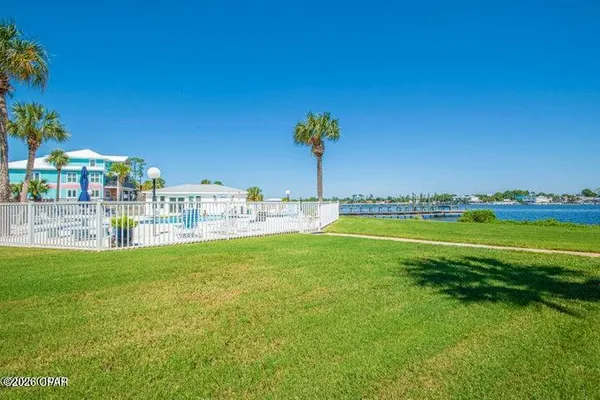 3600 THOMAS DR D302
