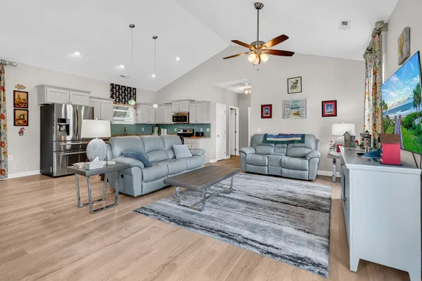144 CRANE DR