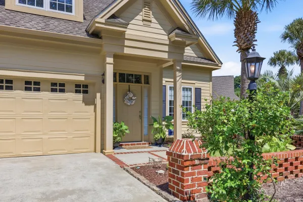 627 HUNTINGTON LAKE CIR 52